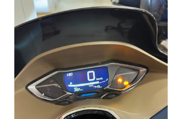 HONDA PCX 160 DLX ABS - Foto 6